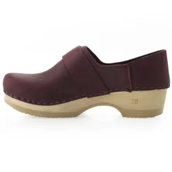Sven Clogs Closed Back Large Buckle Women's><noscript><img width=